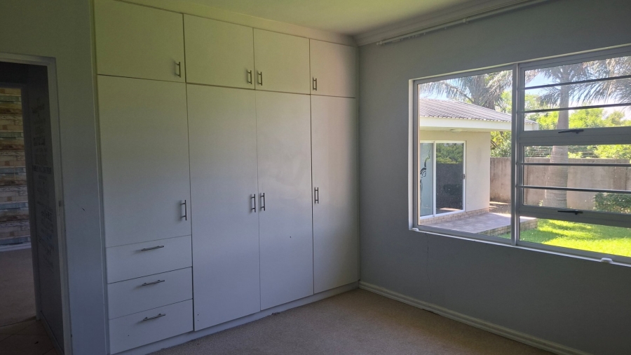 4 Bedroom Property for Sale in Sunrise On Sea Eastern Cape